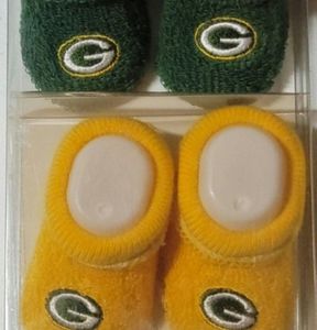 GREEN BAY PACKERS HIGH QUALITY INFANT BABY BOOTIES 3 TO 6 MONTHS